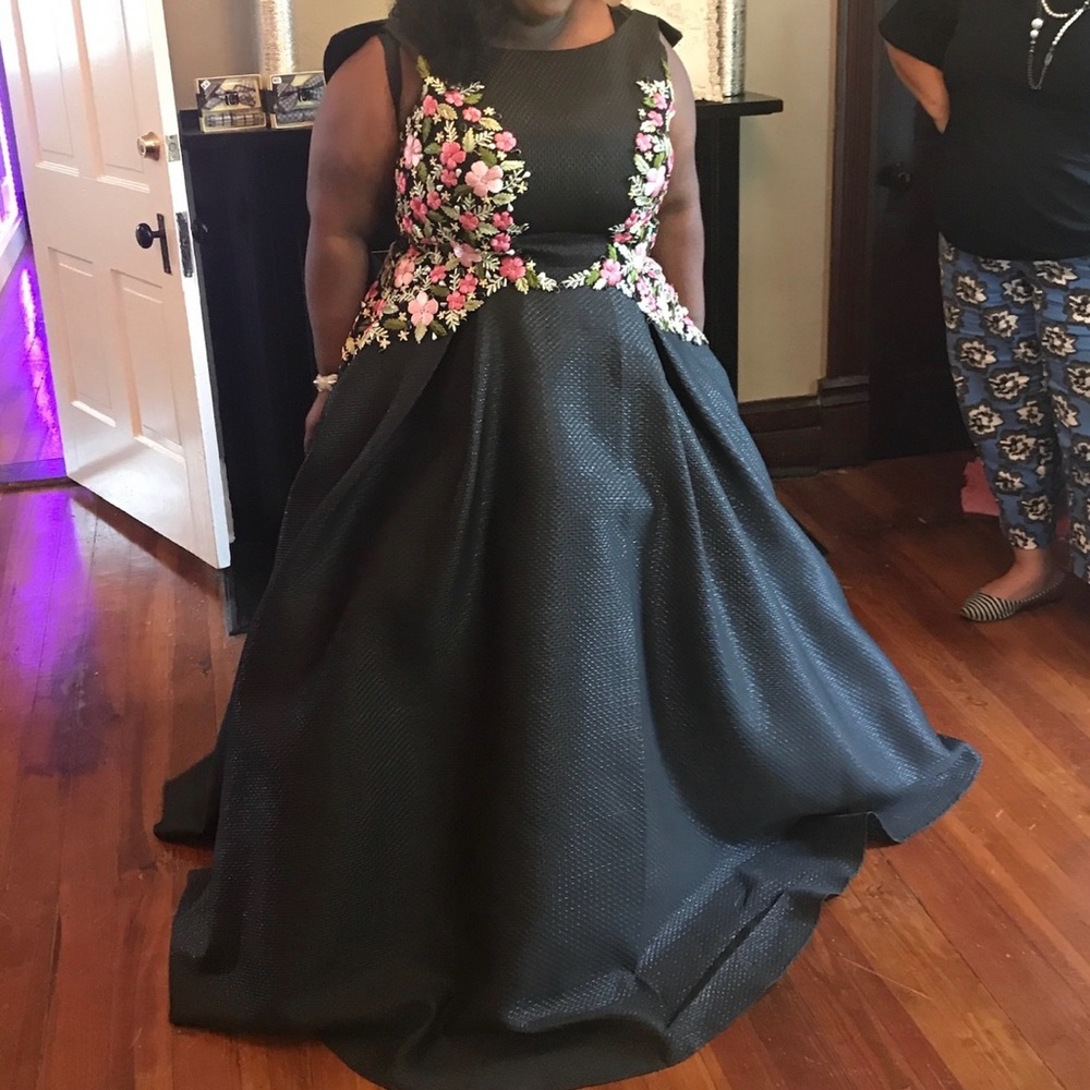 Elegant Black Gown with Floral Embroidery